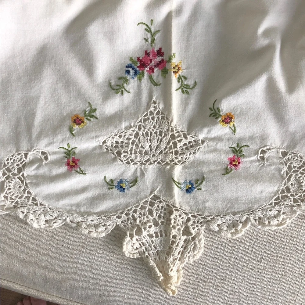 VINTAGE UPCYCLED COTTON TABLECLOTH EMBROIDERY & CROCHET DETAILS